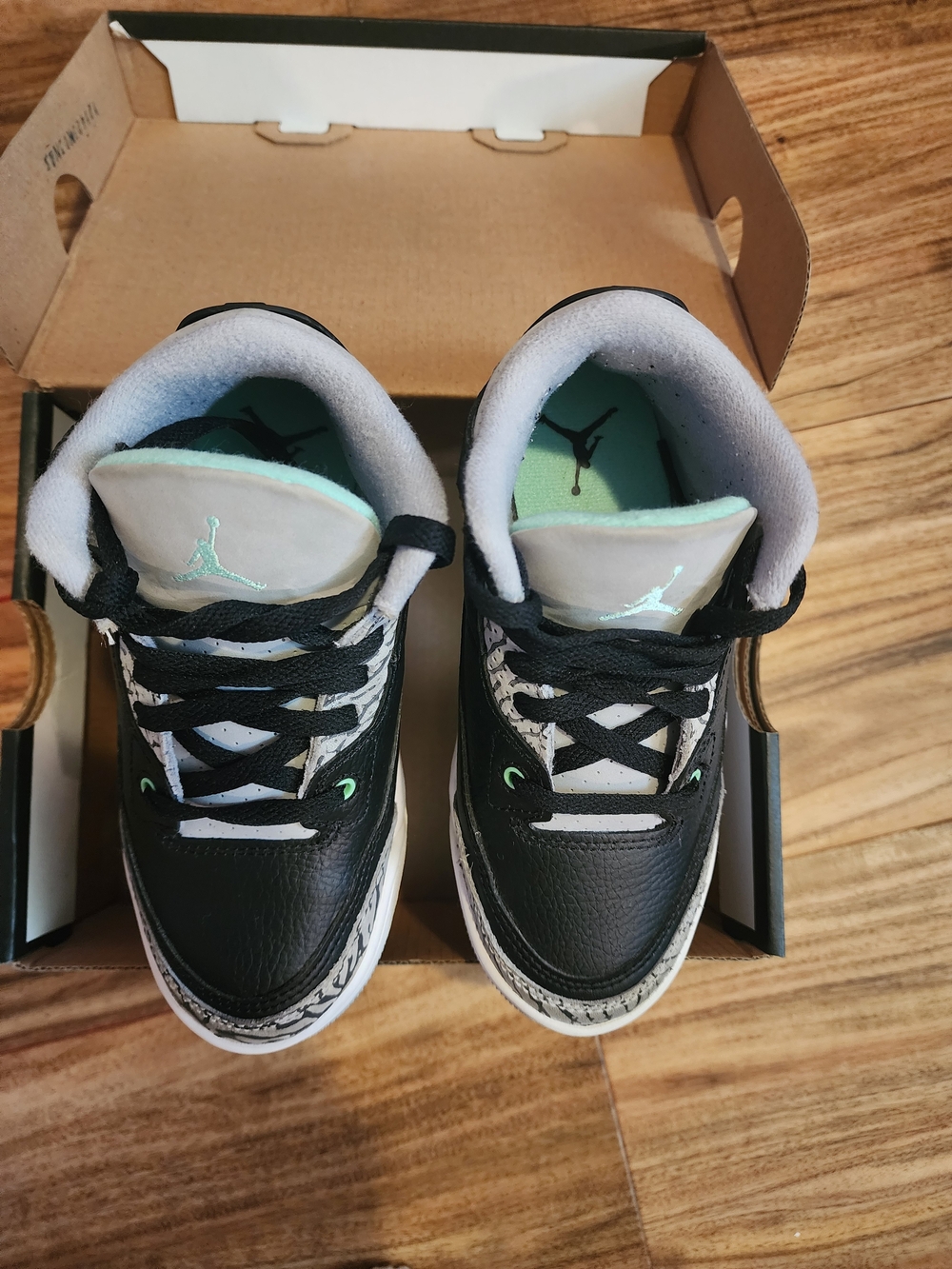 Jordan 3 Retro (PS) Kids Black and Mint Green Low-Top Sneakers